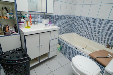 Casa à venda com 140m², 3 quartos e 1 vaga Casa à venda com 140m², 3 quartos e 1 vagaBanheiro