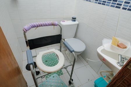 Casa à venda com 140m², 3 quartos e 1 vaga Casa à venda com 140m², 3 quartos e 1 vagaBanheiro da Suíte