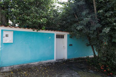 Casa à venda com 140m², 3 quartos e 1 vaga Casa à venda com 140m², 3 quartos e 1 vagaFachada