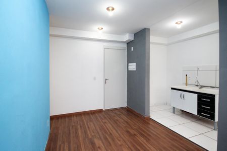 Sala de apartamento para alugar com 2 quartos, 42m² em Roselândia, Cotia