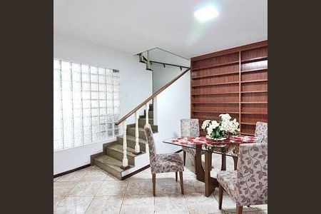 Casa à venda com 240m², 3 quartos e 6 vagas