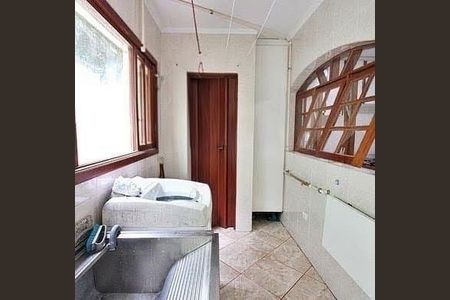 Casa à venda com 240m², 3 quartos e 6 vagas