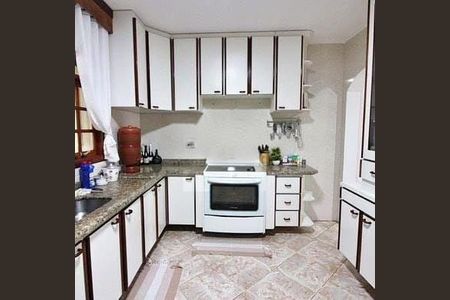 Casa à venda com 240m², 3 quartos e 6 vagas