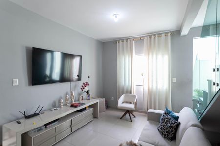 Sala de casa de condomínio à venda com 3 quartos, 110m² em Granja Ouro Branco, Contagem
