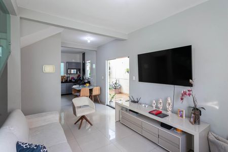 Sala de casa de condomínio à venda com 3 quartos, 110m² em Granja Ouro Branco, Contagem