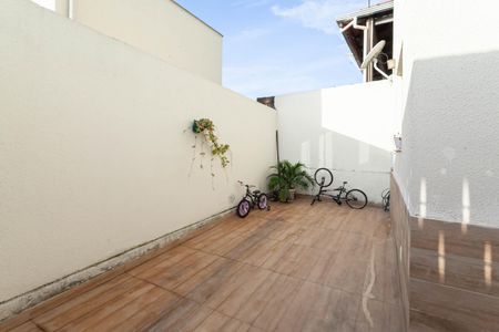 Casa de condomínio à venda com 110m², 3 quartos e 1 vaga Casa de condomínio à venda com 110m², 3 quartos e 1 vagaQuintal
