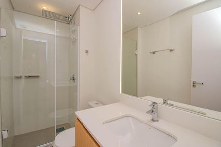 Banheiro de kitnet/studio para alugar com 1 quarto, 30m² em Moinhos de Vento, Porto Alegre