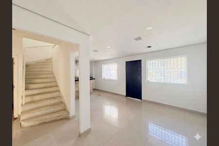 Casa para alugar com 173m², 4 quartos e 3 vagasSala