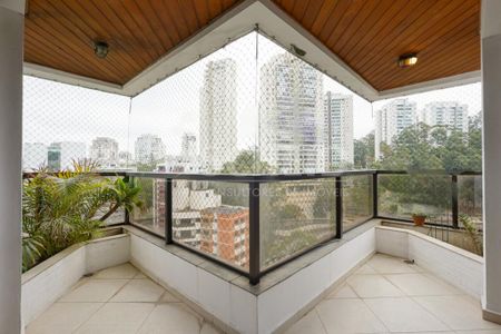 Apartamento à venda com 242m², 4 quartos e 4 vagas