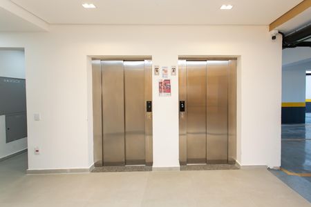 Apartamento à venda com 59m², 2 quartos e 1 vaga Apartamento à venda com 59m², 2 quartos e 1 vagaHall Social
