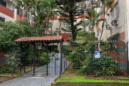 Apartamento para alugar com 61m², 2 quartos e 1 vaga Apartamento para alugar com 61m², 2 quartos e 1 vagaFachada