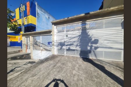 Casa à venda com 250m², 10 quartos e 5 vagas Casa à venda com 250m², 10 quartos e 5 vagasFachada do imóvel com placa QuintoAndar