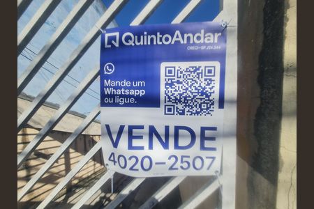 Casa à venda com 250m², 10 quartos e 5 vagas Casa à venda com 250m², 10 quartos e 5 vagasFachada do imóvel com placa QuintoAndar