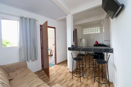 Sala de casa de condomínio para alugar com 2 quartos, 65m² em Piatã, Salvador