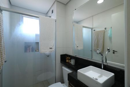 Apartamento à venda com 45m², 2 quartos e 1 vaga Apartamento à venda com 45m², 2 quartos e 1 vagaBanheiro