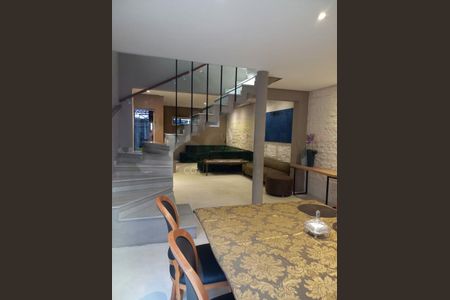 Casa à venda com 3 quartos, 255m² em Vila Cordeiro, São Paulo
