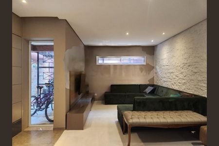 Casa à venda com 3 quartos, 255m² em Vila Cordeiro, São Paulo