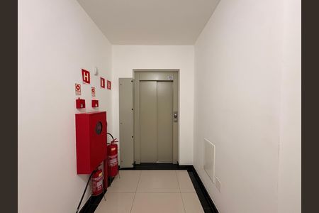 Apartamento à venda com 136m², 3 quartos e 2 vagas Apartamento à venda com 136m², 3 quartos e 2 vagasHall de entrada elevador