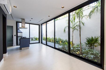 Casa à venda com 3 quartos, 160m² em Vila Olímpia, São Paulo