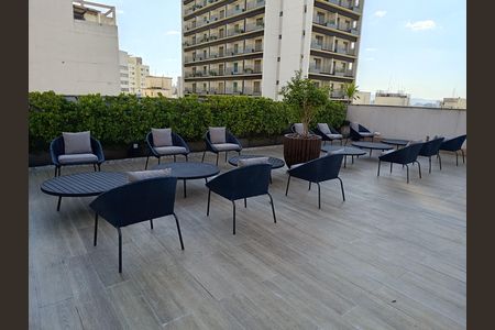 Studio à venda com 27m², 1 quarto e sem vaga Studio à venda com 27m², 1 quarto e sem vagaRooftop Bar
