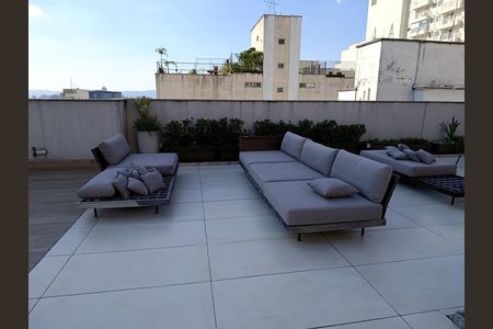 Studio à venda com 27m², 1 quarto e sem vaga Studio à venda com 27m², 1 quarto e sem vagaRooftop Bar