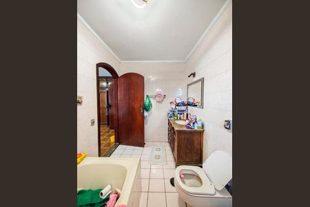 Casa à venda com 303m², 3 quartos e 5 vagasBanheiro da Suíte 1