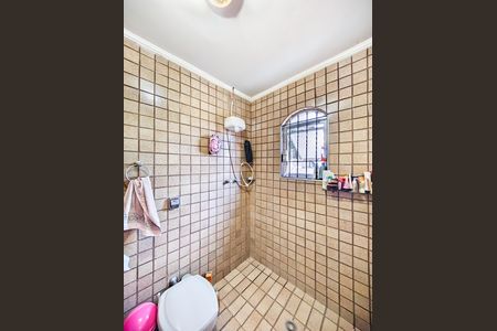 Casa à venda com 303m², 3 quartos e 5 vagasBanheiro da Suíte 2