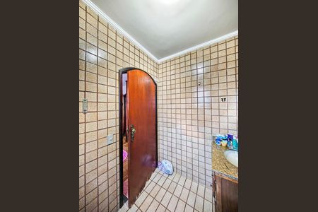 Casa à venda com 303m², 3 quartos e 5 vagasBanheiro da Suíte 2