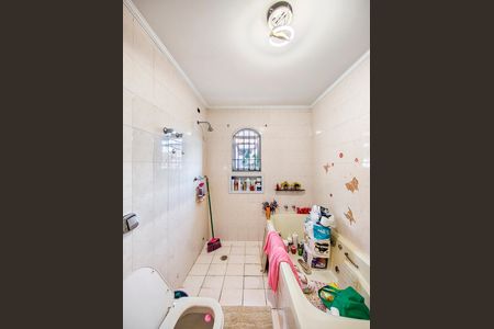 Casa à venda com 303m², 3 quartos e 5 vagasBanheiro da Suíte 1