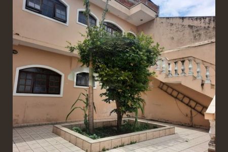 Casa à venda com 4 quartos, 300m² em Vila Santo Estefano, São Paulo