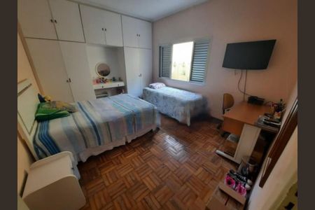 Casa à venda com 4 quartos, 300m² em Vila Santo Estefano, São Paulo