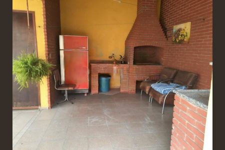 Casa à venda com 4 quartos, 300m² em Vila Santo Estefano, São Paulo