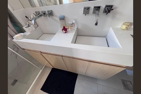 Apartamento à venda com 76m², 3 quartos e 1 vaga Apartamento à venda com 76m², 3 quartos e 1 vagaBanheiro do Quarto 1