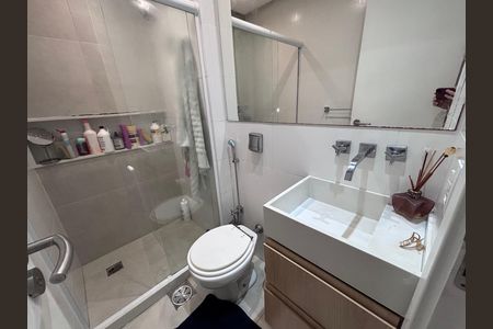 Apartamento à venda com 76m², 3 quartos e 1 vaga Apartamento à venda com 76m², 3 quartos e 1 vagaBanheiro
