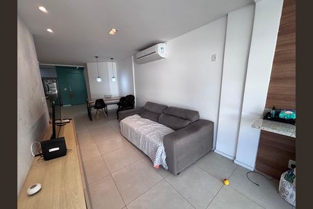 Sala de apartamento para alugar com 3 quartos, 76m² em Recreio dos Bandeirantes, Rio de Janeiro