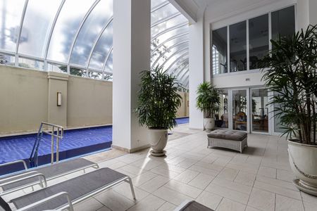 Apartamento à venda com 277m², 2 quartos e 4 vagas Apartamento à venda com 277m², 2 quartos e 4 vagasÁrea comum - Piscina
