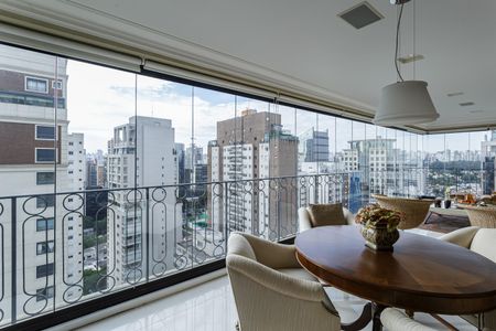 Apartamento à venda com 277m², 2 quartos e 4 vagas Apartamento à venda com 277m², 2 quartos e 4 vagasVaranda