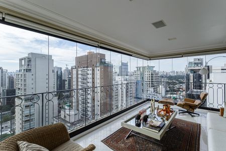 Apartamento à venda com 277m², 2 quartos e 4 vagas Apartamento à venda com 277m², 2 quartos e 4 vagasVaranda