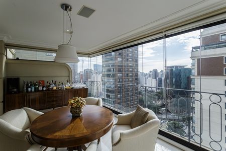 Apartamento à venda com 277m², 2 quartos e 4 vagas Apartamento à venda com 277m², 2 quartos e 4 vagasVaranda