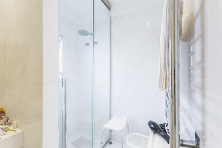 Apartamento à venda com 277m², 2 quartos e 4 vagas Apartamento à venda com 277m², 2 quartos e 4 vagasBanheiro da Suíte 2