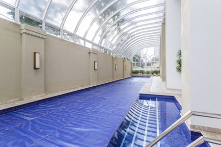 Apartamento à venda com 277m², 2 quartos e 4 vagas Apartamento à venda com 277m², 2 quartos e 4 vagasÁrea comum - Piscina