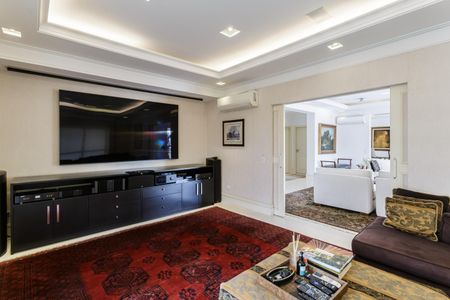 Apartamento à venda com 277m², 2 quartos e 4 vagas Apartamento à venda com 277m², 2 quartos e 4 vagasSala de TV
