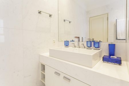 Apartamento à venda com 277m², 2 quartos e 4 vagas Apartamento à venda com 277m², 2 quartos e 4 vagasBanheiro da Suíte 2