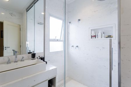 Apartamento à venda com 277m², 2 quartos e 4 vagas Apartamento à venda com 277m², 2 quartos e 4 vagasBanheiro da Suíte 1
