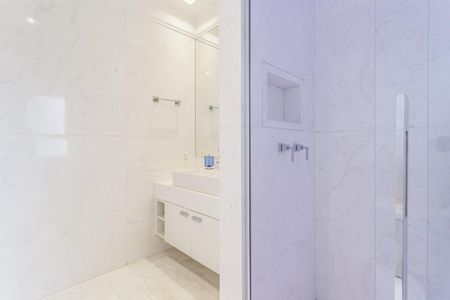 Apartamento à venda com 277m², 2 quartos e 4 vagas Apartamento à venda com 277m², 2 quartos e 4 vagasBanheiro da Suíte 2