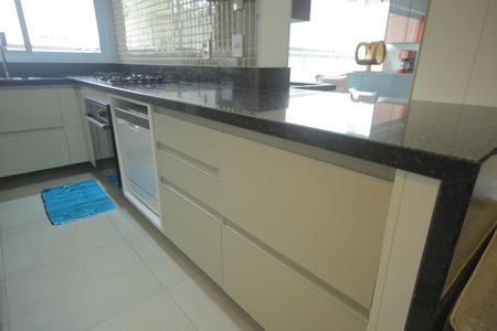 Apartamento à venda com 78m², 2 quartos e 2 vagasCozinha 