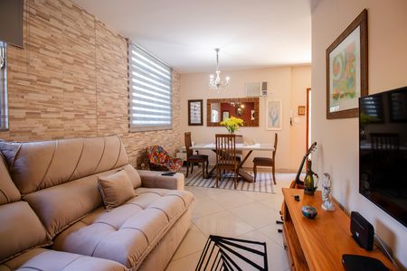 Sala de casa para alugar com 4 quartos, 143m² em Olaria, Rio de Janeiro