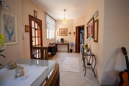 Sala de casa para alugar com 4 quartos, 143m² em Olaria, Rio de Janeiro