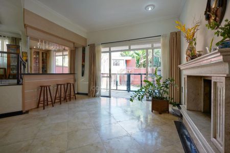 Casa à venda com 4 quartos, 345m² em Jardim Marajoara, São Paulo
