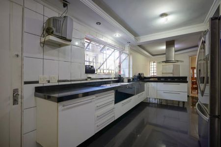Casa à venda com 4 quartos, 345m² em Jardim Marajoara, São Paulo